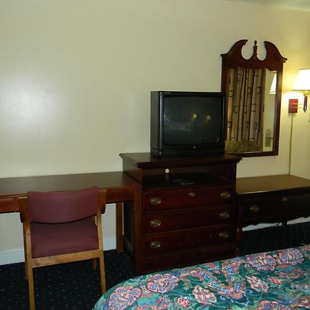 Fairfax Motel Роаноук Рапидс Стая снимка