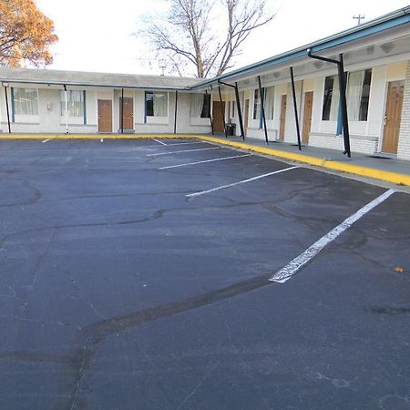 Fairfax Motel Роаноук Рапидс Екстериор снимка