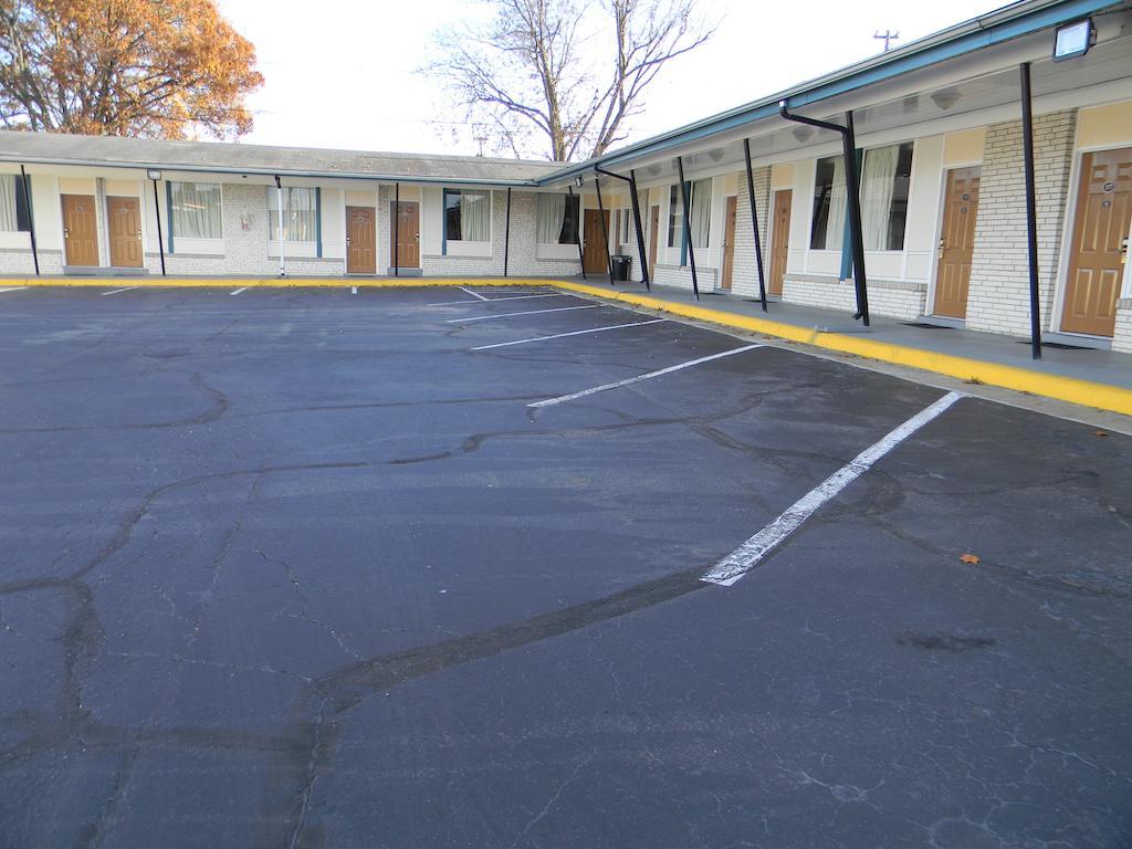 Fairfax Motel Роаноук Рапидс Екстериор снимка